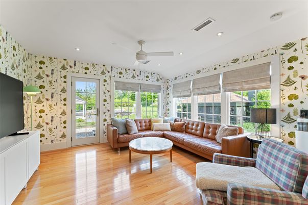 Interior, Living room, Recessed Lighting, Wood Texture Flooring