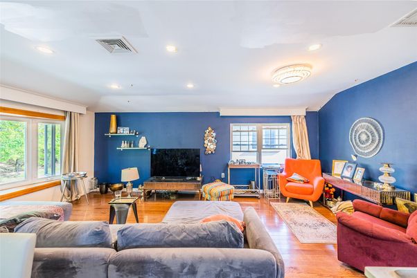 Interior, Living room, Recessed Lighting, Wood Texture Flooring