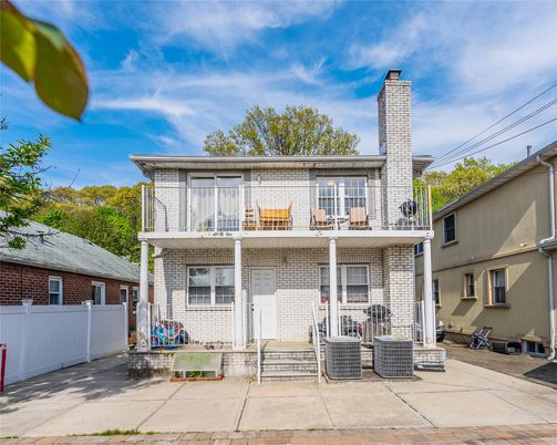 Exterior, Facade, Brick Facade, American Foursquare