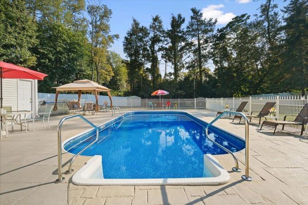 Exterior, Pool