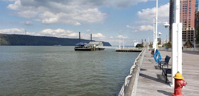 Exterior, Lake