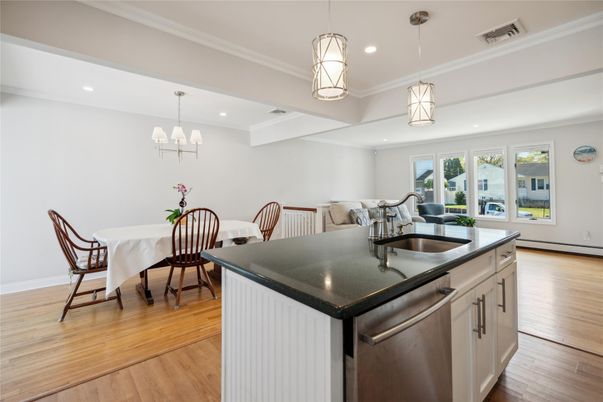 Chandelier, Dining room, Interior, Kitchen, Pendant Lights, Recessed Lighting, Wood Texture Flooring