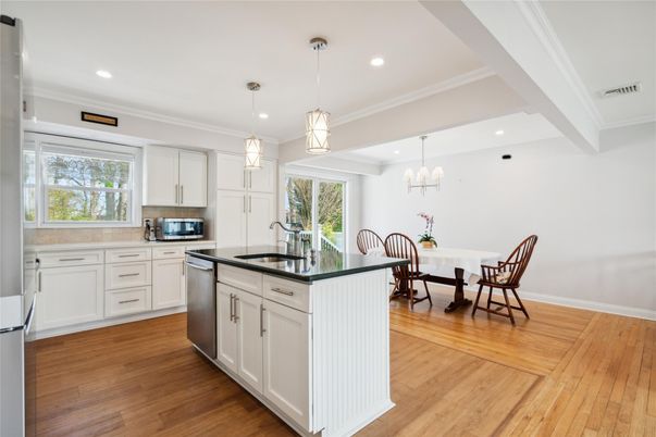 Chandelier, Dining room, Interior, Kitchen, Pendant Lights, Recessed Lighting, Stainless Steel Appliances, Wood Texture Flooring