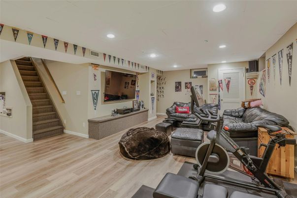 Fitness Equipment, Interior, Living room, Recessed Lighting, Wood Texture Flooring
