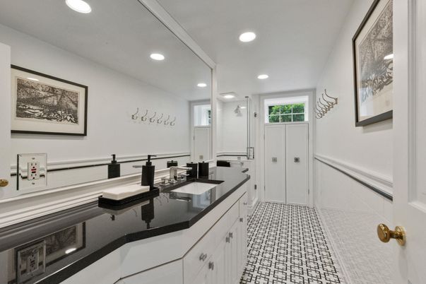 Bathroom, Interior, Recessed Lighting