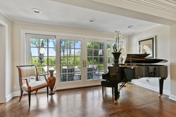 Interior, Piano, Recessed Lighting, Wood Texture Flooring