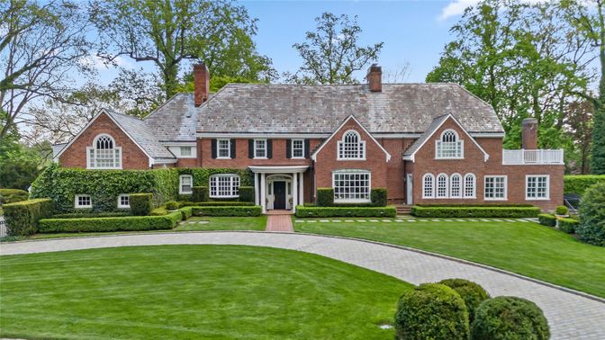 Exterior, Facade, Brick Facade, French Provincial