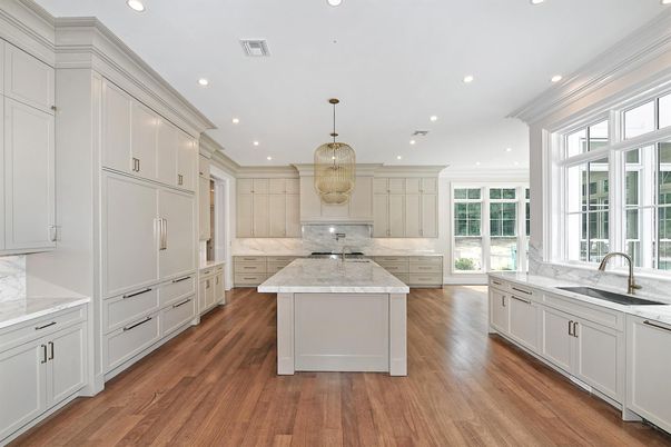 Chandelier, Interior, Kitchen, Marble Walls, Pendant Lights, Recessed Lighting, Wood Texture Flooring