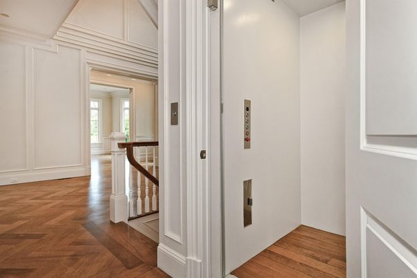 Elevator, Interior, Wood Texture Flooring