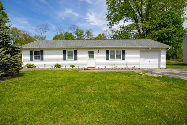 Attached, Exterior, Facade, Ranch
