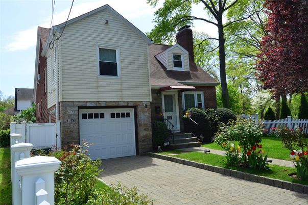 Attached, Exterior, Facade, Brick Facade, Cape Cod