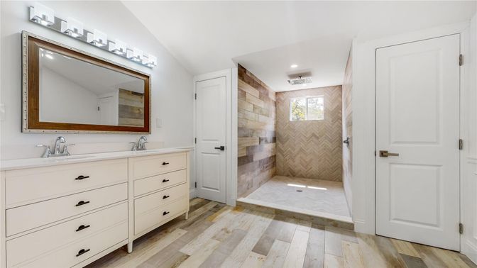 Bathroom, Interior, Recessed Lighting, Wood Texture Flooring
