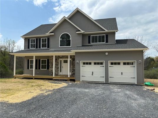 Attached, Exterior, Facade, Farmhouse