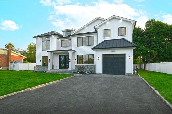 Attached, Exterior, Facade, Farmhouse