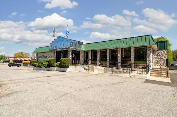 Backyard, Exterior, Facade, Ranch