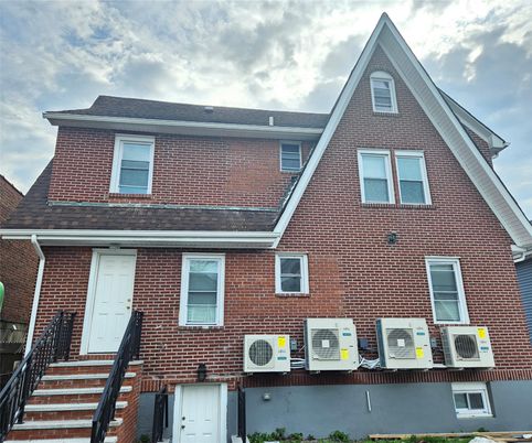 Exterior, Facade, Brick Facade, Rowhouse