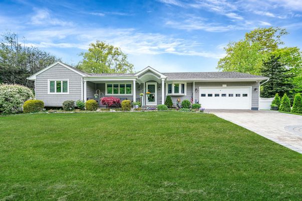 Attached, Exterior, Facade, Ranch