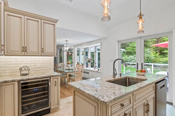 Chandelier, Dining room, Interior, Kitchen, Pendant Lights, Wood Texture Flooring
