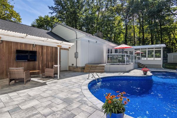 Exterior, Pool