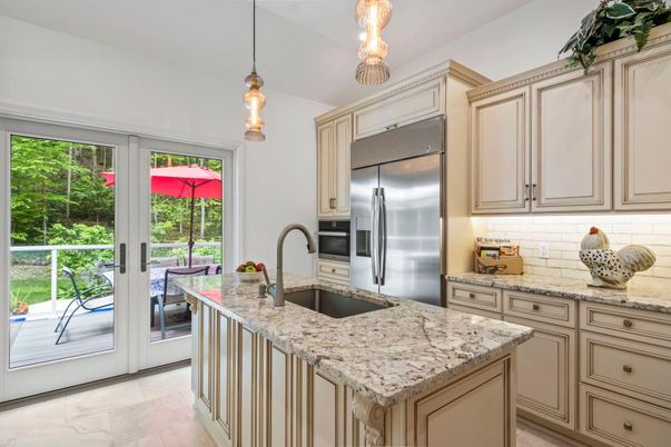 Interior, Kitchen, Pendant Lights, Stainless Steel Appliances