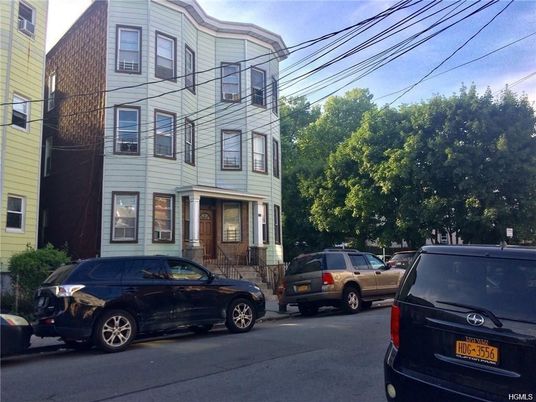 Exterior, Facade, Rowhouse