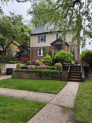 Exterior, Facade, Brick Facade, American Foursquare
