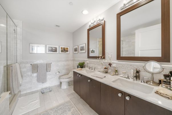 Bathroom, Dual Sink Vanities, Interior, Recessed Lighting