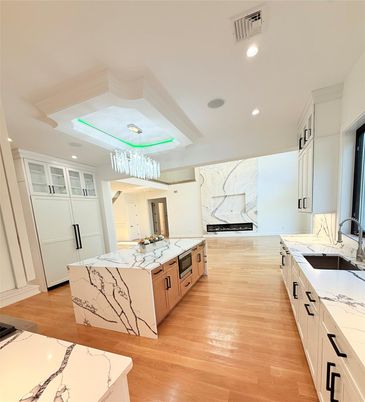 Chandelier, Interior, Kitchen, Marble Walls, Recessed Lighting, Wood Texture Flooring