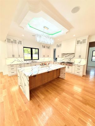 Chandelier, Interior, Kitchen, Marble Walls, Recessed Lighting, Wood Texture Flooring