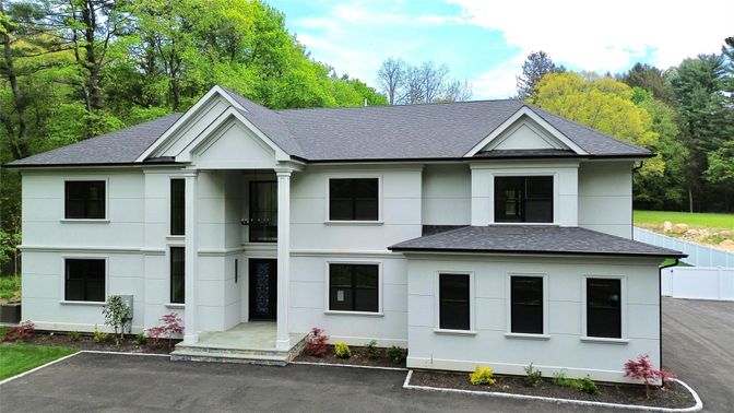 Exterior, Facade, Farmhouse