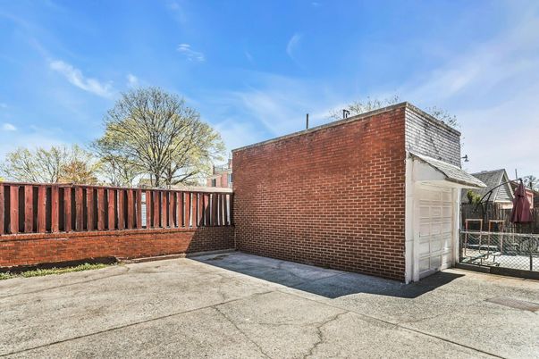 Detached Garage, Exterior