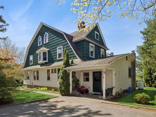 Exterior, Facade, Queen Anne Victorian
