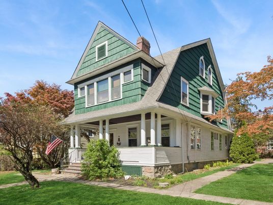 Exterior, Facade, Queen Anne Victorian