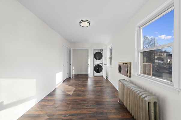 Interior, Washer, Wood Texture Flooring