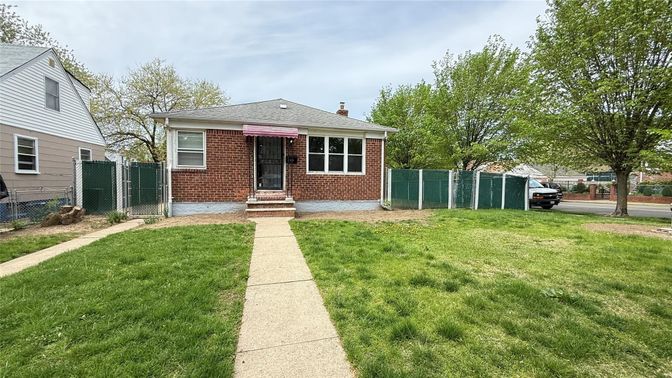 Backyard, Exterior, Facade, Brick Facade, Cape Cod