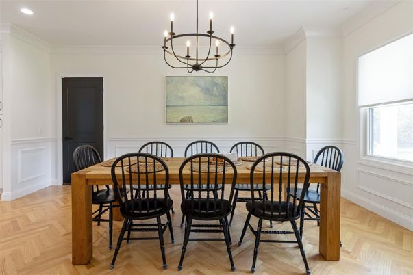 Chandelier, Dining room, Interior, Recessed Lighting, Wood Texture Flooring