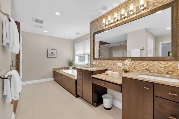 Bathroom, Dual Sink Vanities, Interior, Recessed Lighting