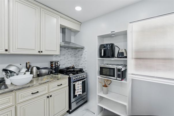 Interior, Kitchen, Marble, Recessed Lighting