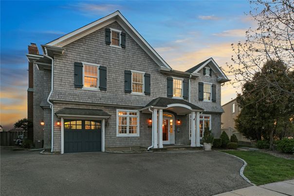 Attached, Exterior, Facade, Brick Traditional