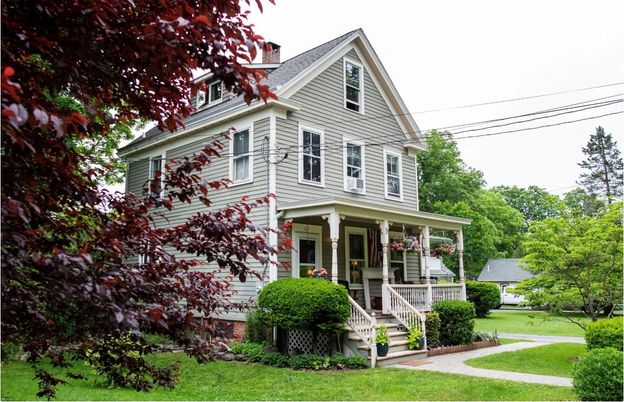 Exterior, Facade, Queen Anne Victorian