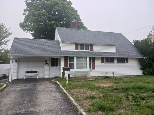 Attached, Exterior, Facade, Cape Cod