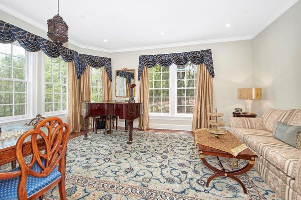 Interior, Living room, Pendant Lights, Piano, Recessed Lighting