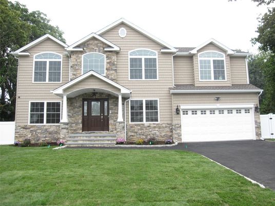 Attached, Exterior, Facade, Brick Traditional