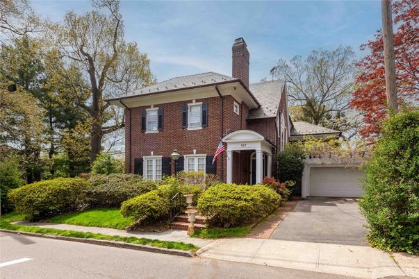 Detached Garage, Exterior, Facade, Brick Facade, Georgian