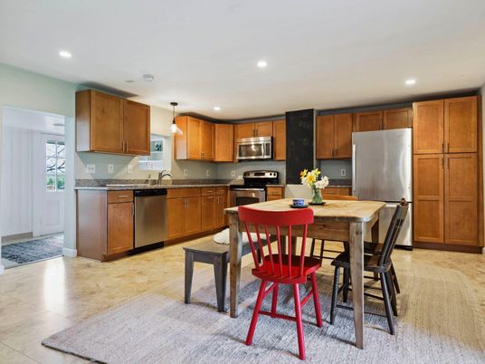 Dining room, Interior, Kitchen, Pendant Lights, Recessed Lighting, Stainless Steel Appliances