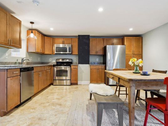 Dining room, Interior, Kitchen, Pendant Lights, Recessed Lighting, Stainless Steel Appliances