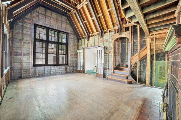Empty room, Interior, Wooden Beams