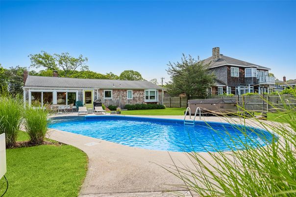 Exterior, Pool