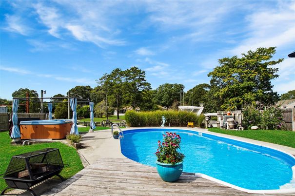 Exterior, Hot Tub, Pool