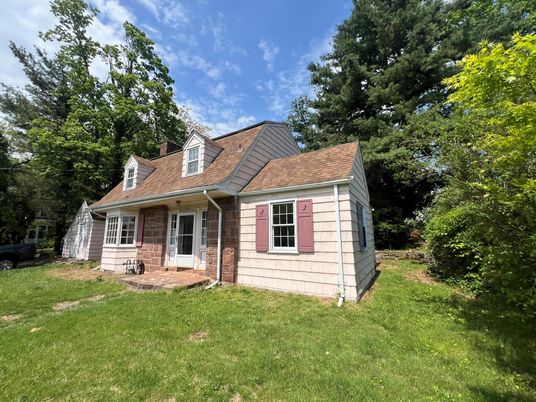 Exterior, Facade, Cape Cod